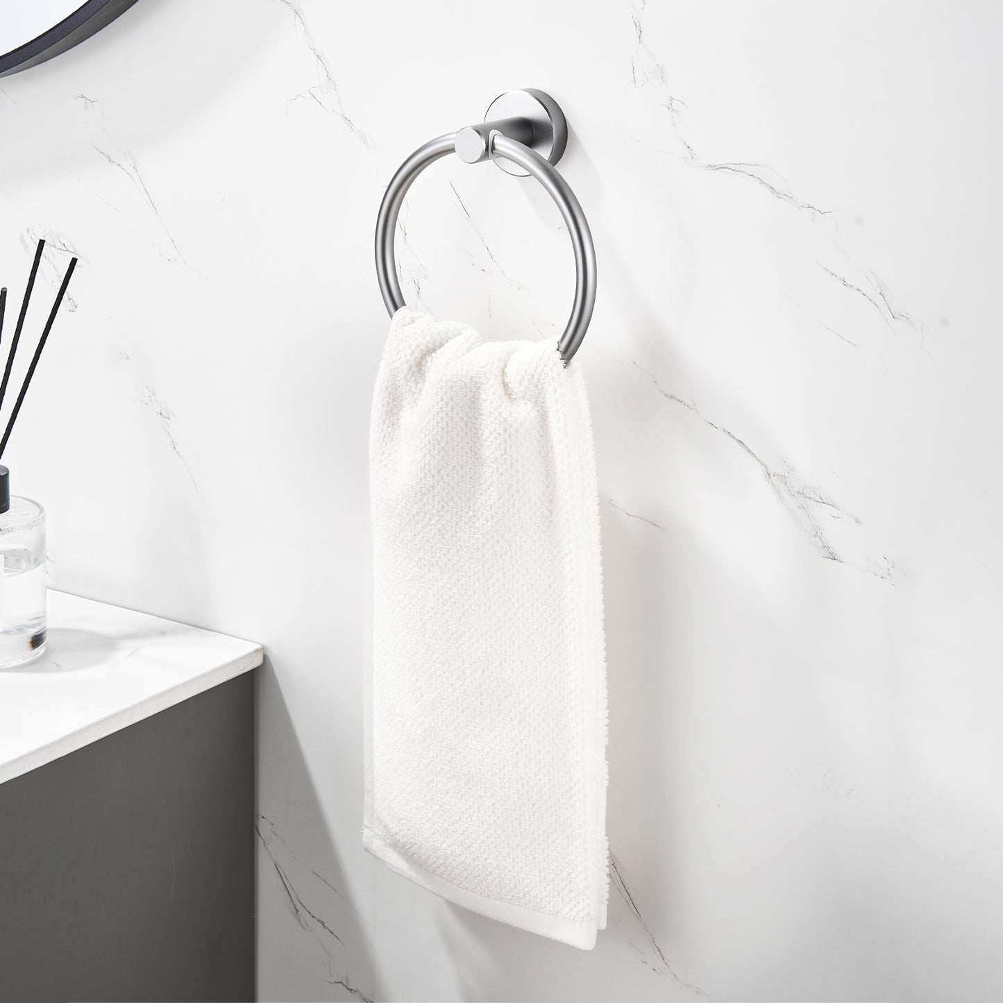 Three-piece Set of Bathroom Accessories: Telescopic Single Rod1, Towel Ring1, Toilet Paper Holder1